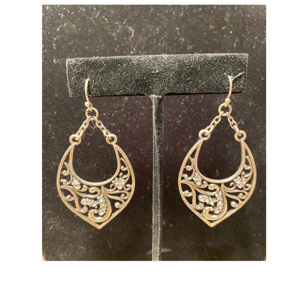🌟Silver tone dangle earrings with rhinestones